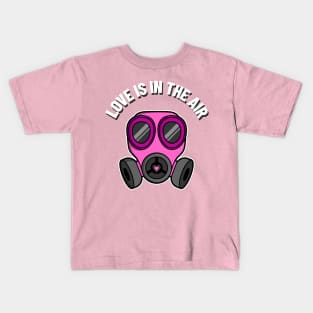 love is in the air mask Kids T-Shirt
